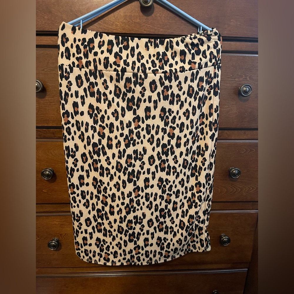 Agnes & Dora Animal Print Skirt. New never worn